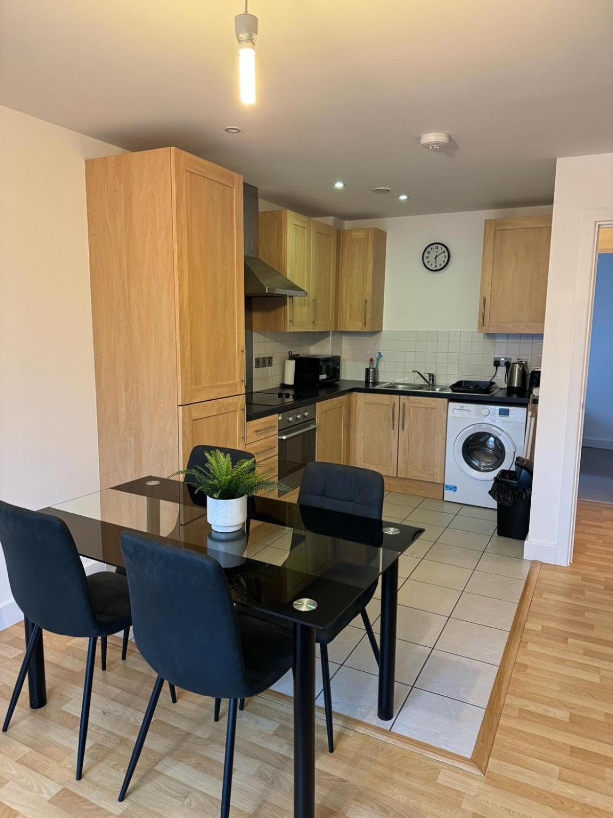 Spacious 2 Bedrooms Apartment In Stratford لندن المظهر الخارجي الصورة