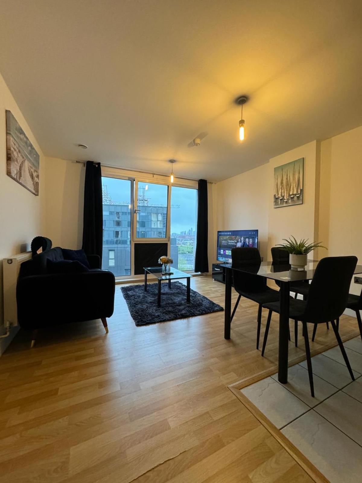 Spacious 2 Bedrooms Apartment In Stratford لندن المظهر الخارجي الصورة