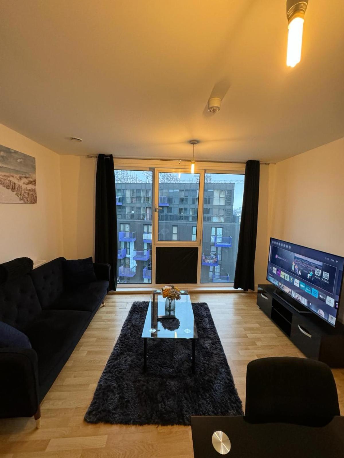 Spacious 2 Bedrooms Apartment In Stratford لندن المظهر الخارجي الصورة