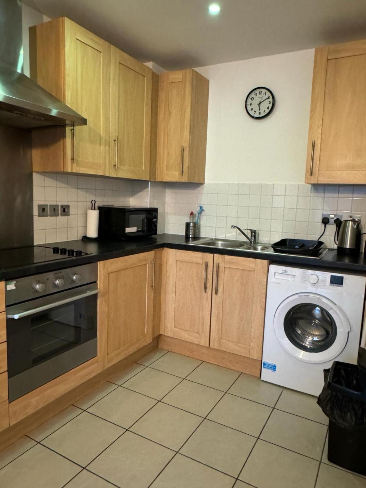 Spacious 2 Bedrooms Apartment In Stratford لندن المظهر الخارجي الصورة