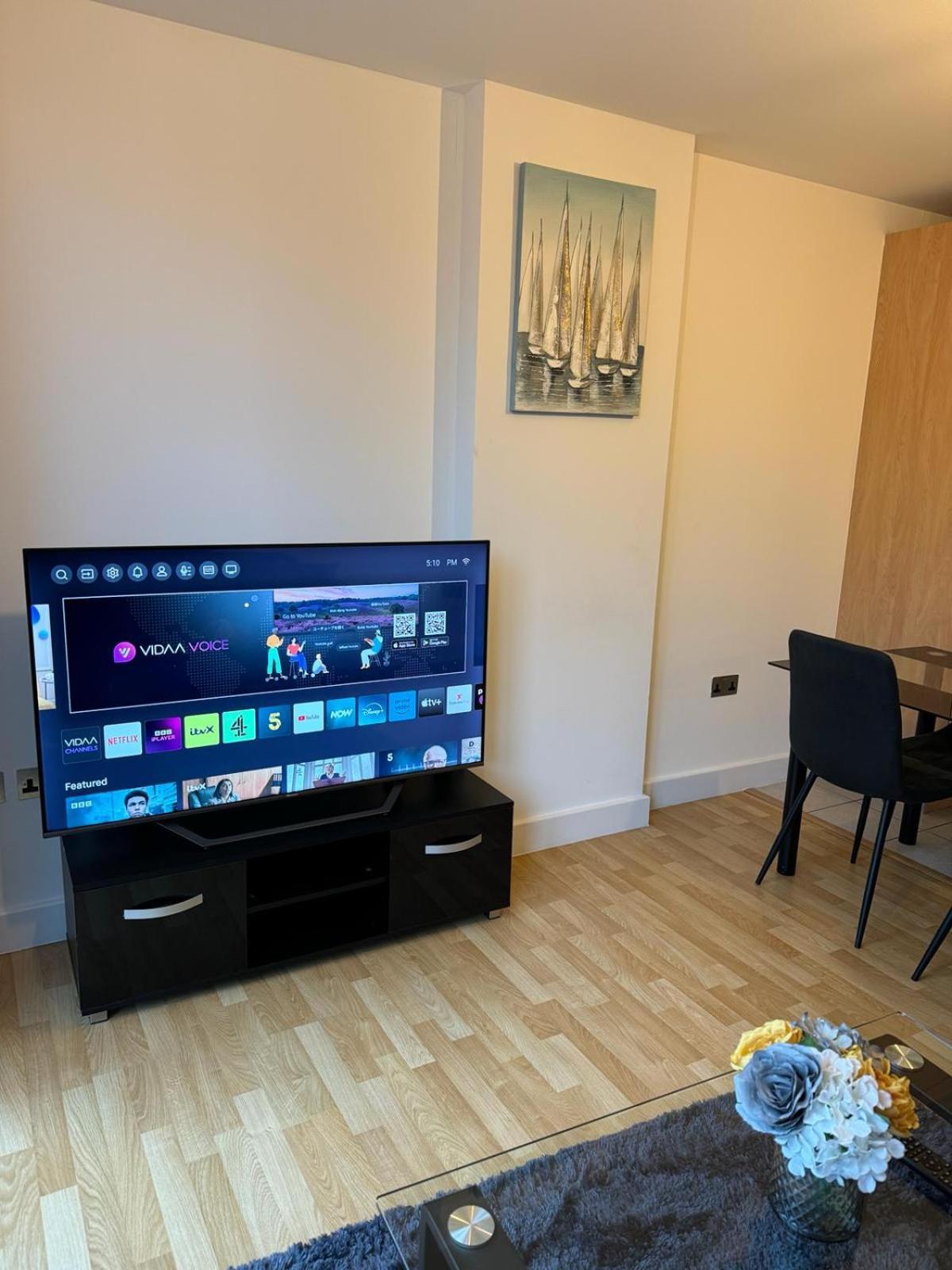 Spacious 2 Bedrooms Apartment In Stratford لندن المظهر الخارجي الصورة