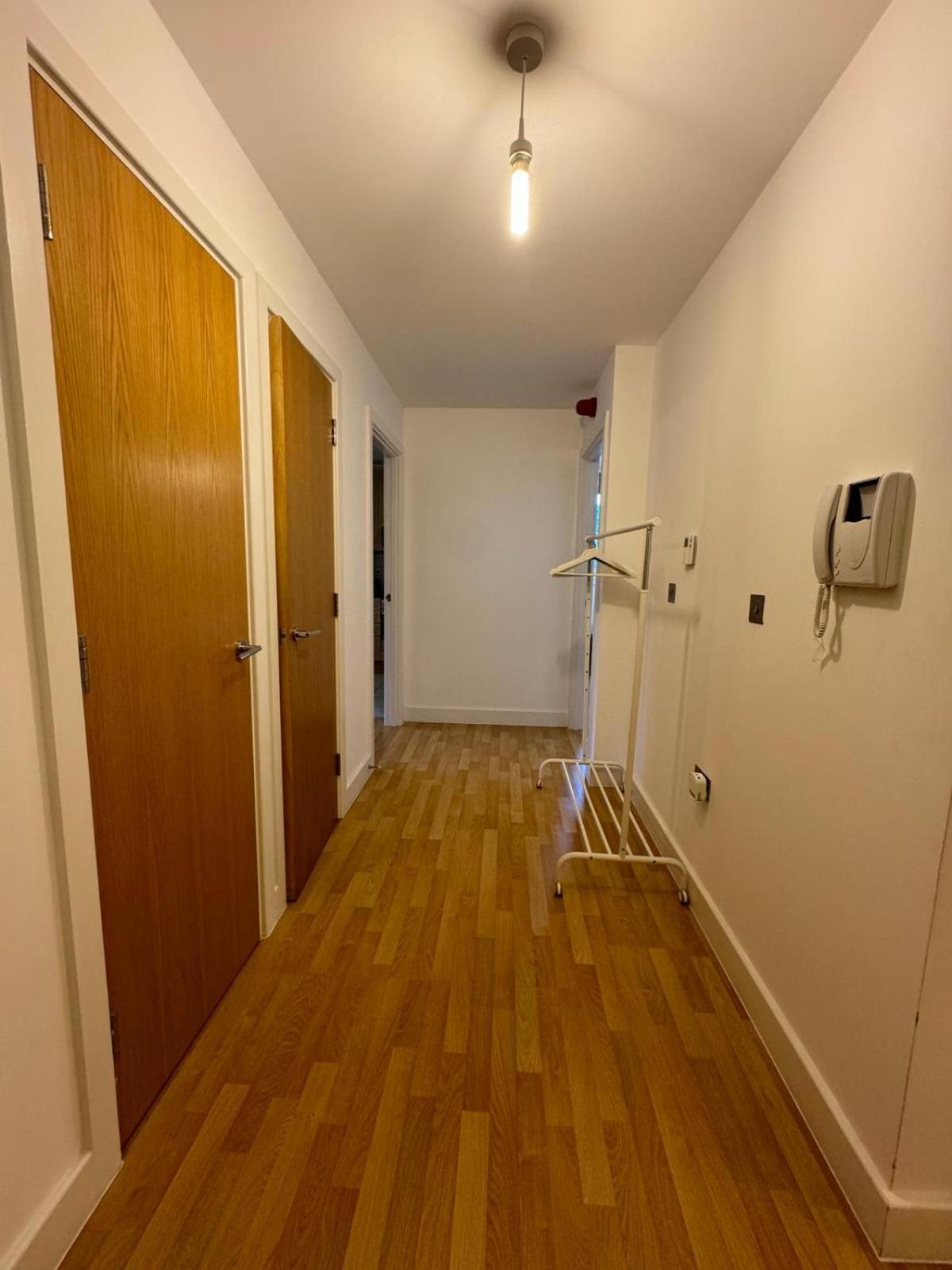 Spacious 2 Bedrooms Apartment In Stratford لندن المظهر الخارجي الصورة